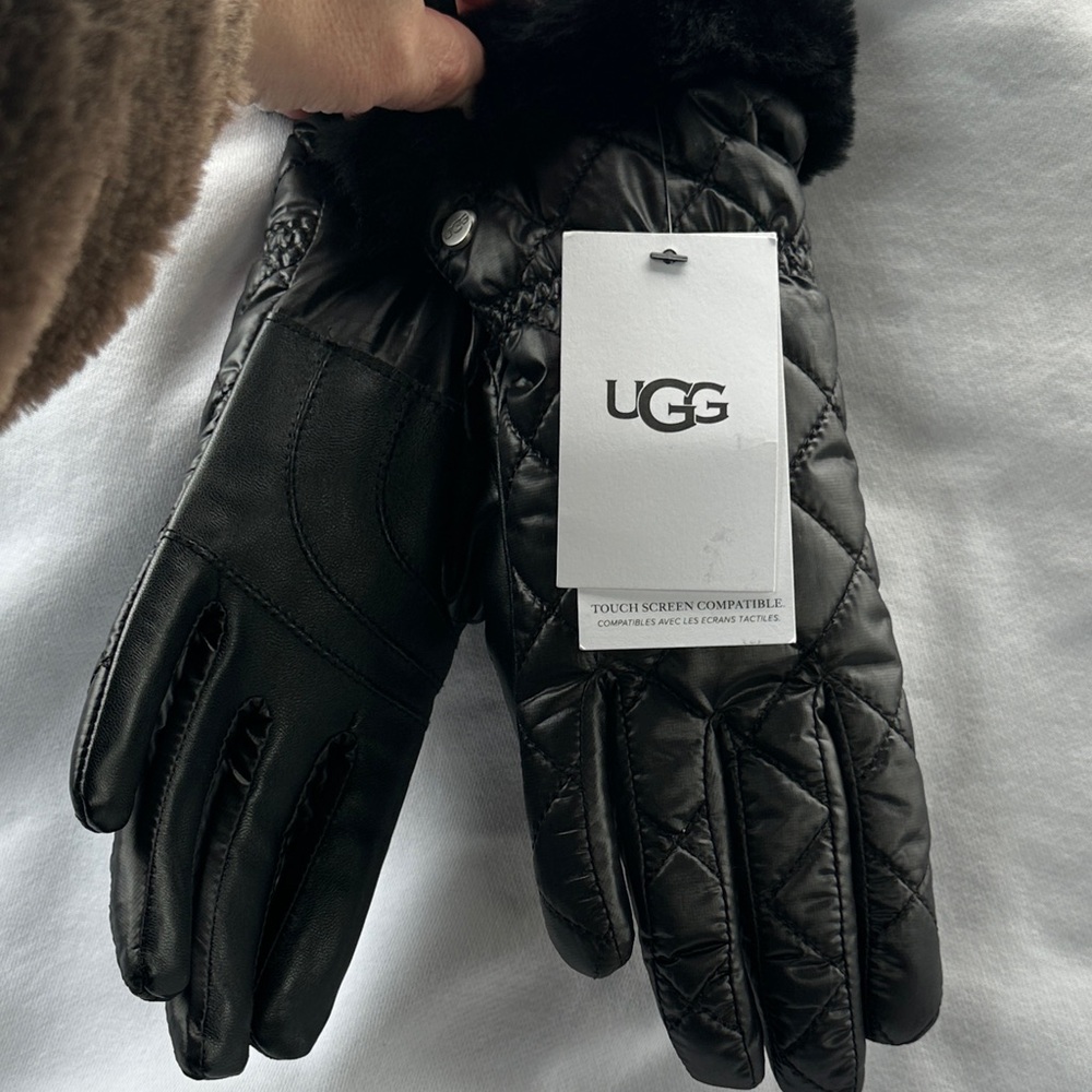 NWT UGG Black Quilted Touchscreen Gloves